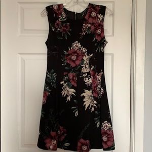 Dynamite sleeveless flowered dress